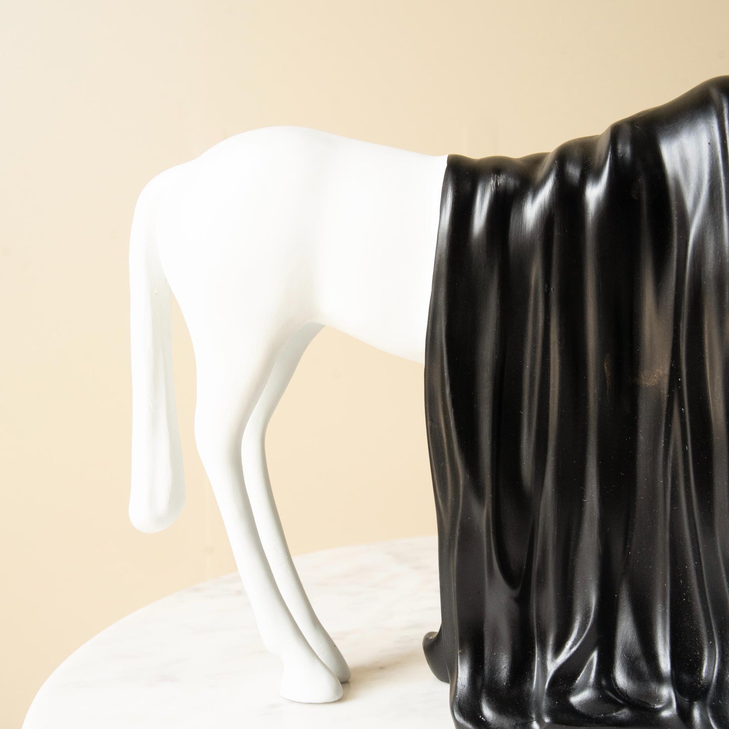 Elegant horse strands Decor piece