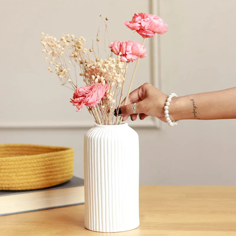 Snow White vase with harmony bunch - https://orahomedecor.in/