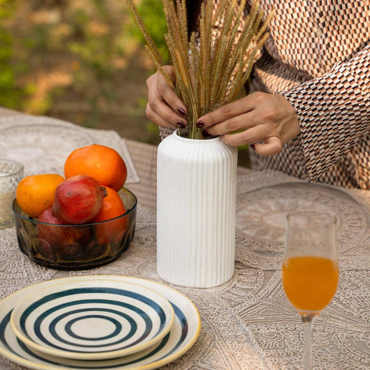 Snow White vase with Rustic grass - https://orahomedecor.in/