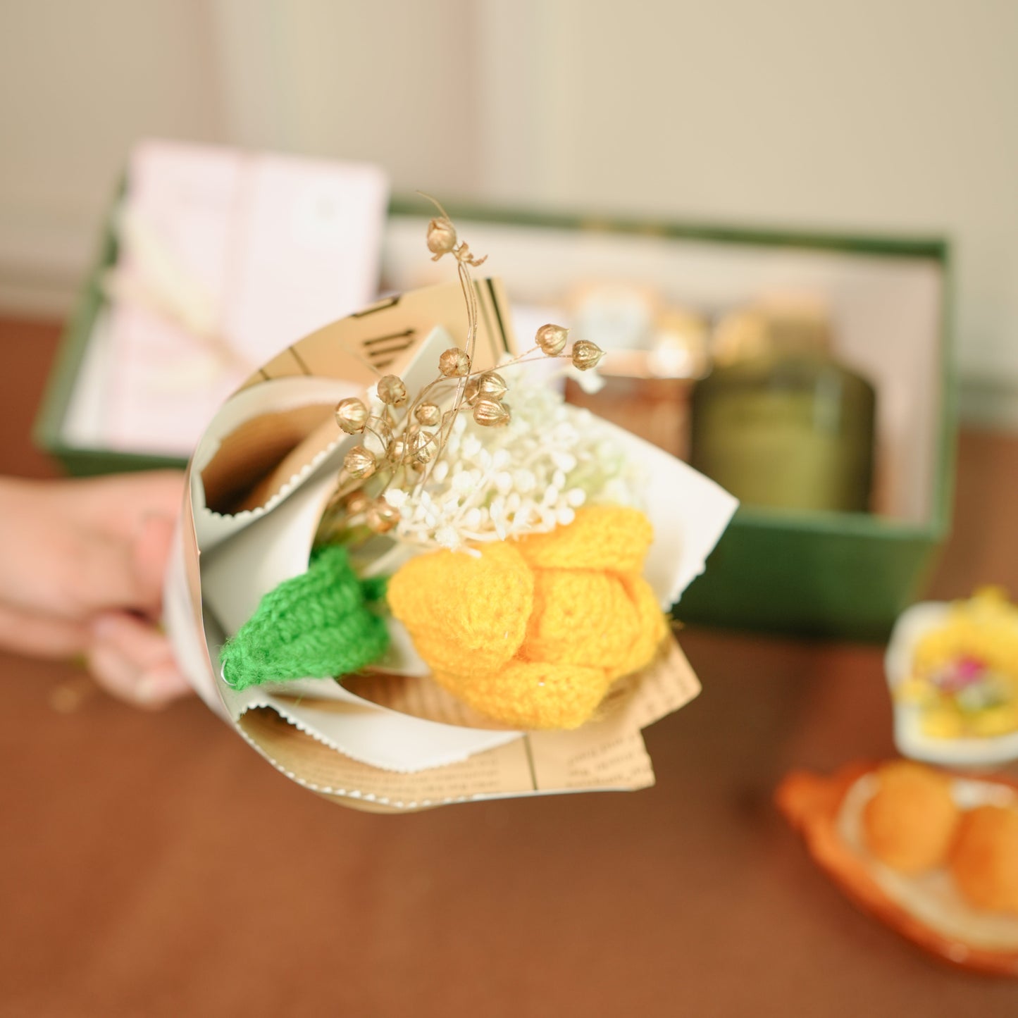 Rakhi hamper for flower lover bhai bhabhi