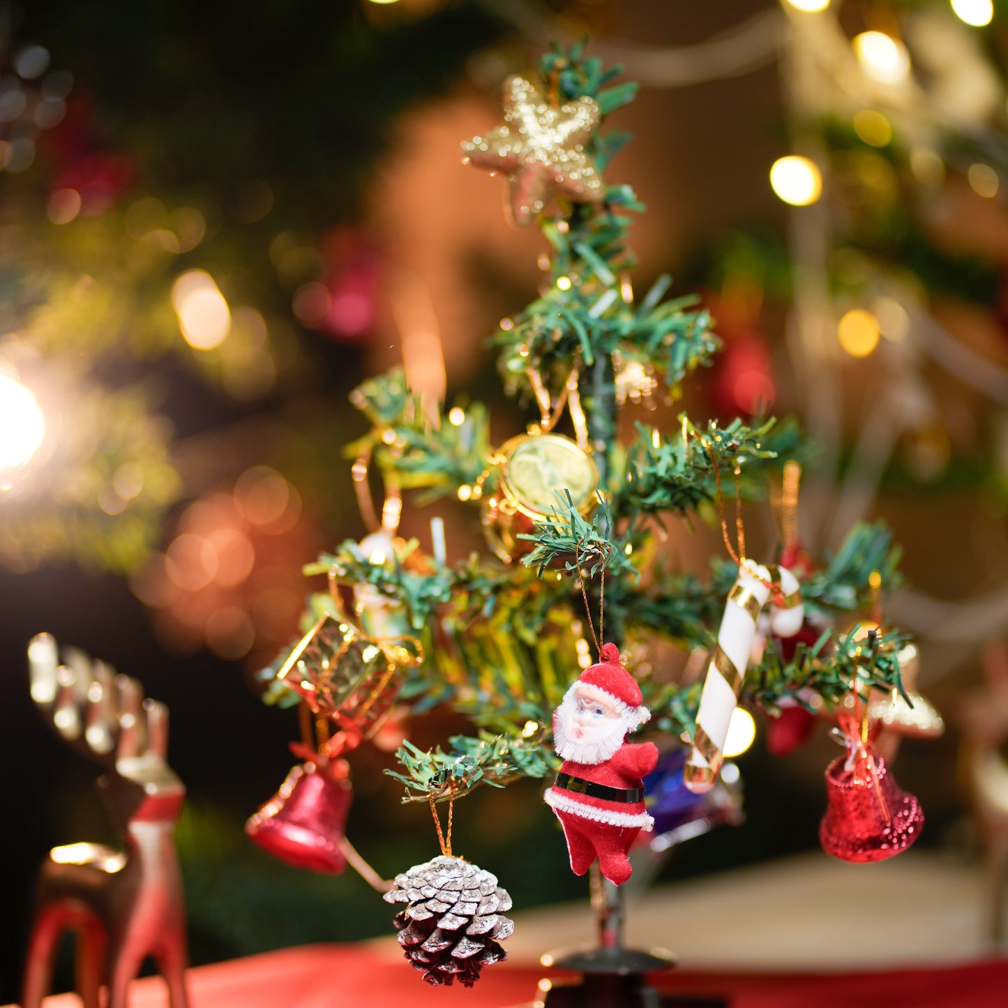 Mini foldable christmas tree with 10 ornaments